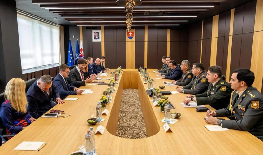 Azərbaycan müdafiə naziri Slovakiyaya səfər edib