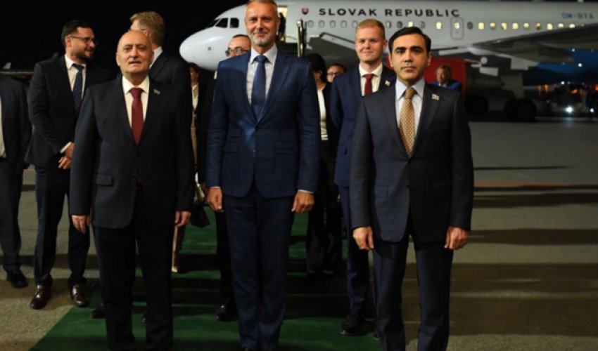 Rixard Raşi Azərbaycana rəsmi səfərə gəlib
