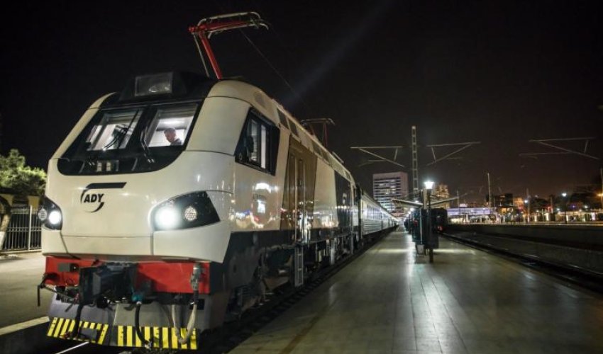 Bakı-Tbilisi sərnişin qatarı yola salınıb