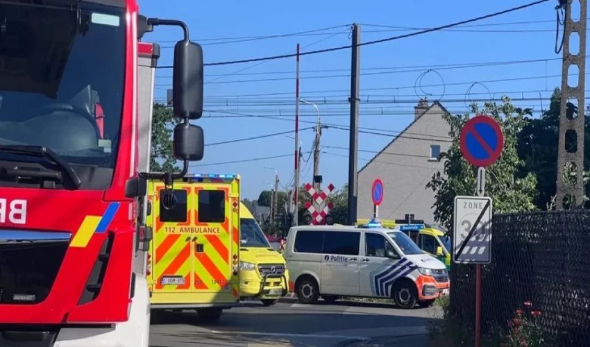 В Бельгии при столкновении школьного автобуса и поезда погибли несколько человек