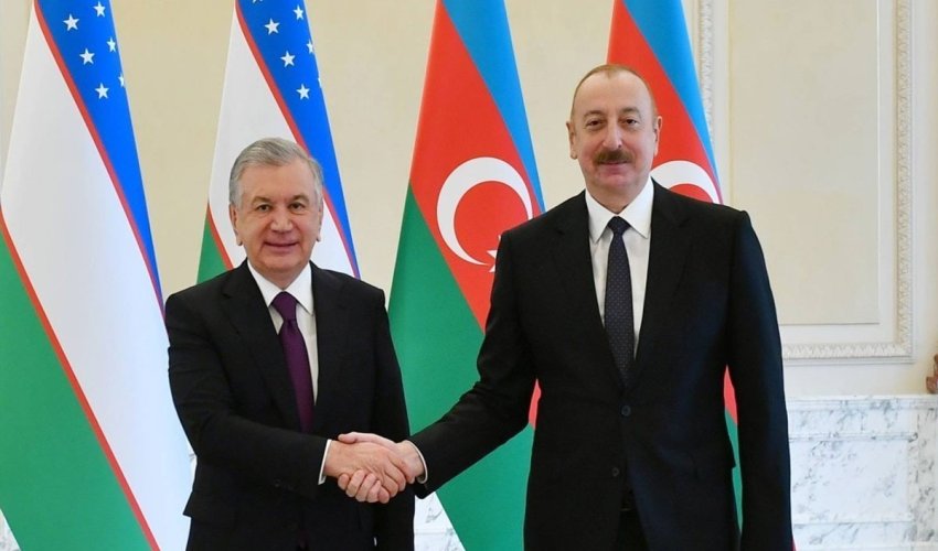 Шавкат Мирзиёев поздравил Президента Ильхама Алиева