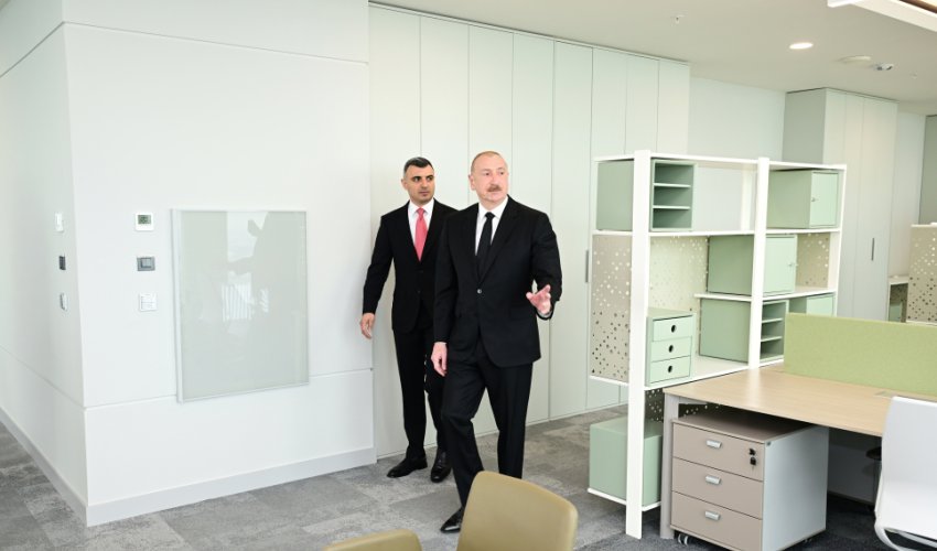 Əliyev Mərkəzi Bankın 35 mərtəbəli yeni inzibati binasının açılışında iştirak edib