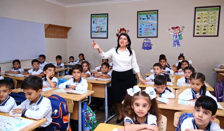 Məktəblərdə müəllimlərin geyimi qanunla tənzimlənəcək