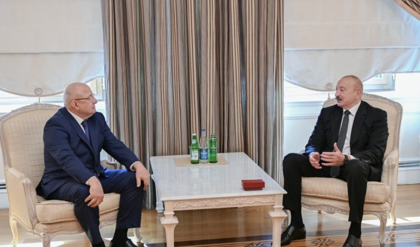 
İlham Əliyev Dağıstanın tanınmış ictimai-siyasi xadimi Qurban Qurbanova "Dostluq" ordenini təqdim edib