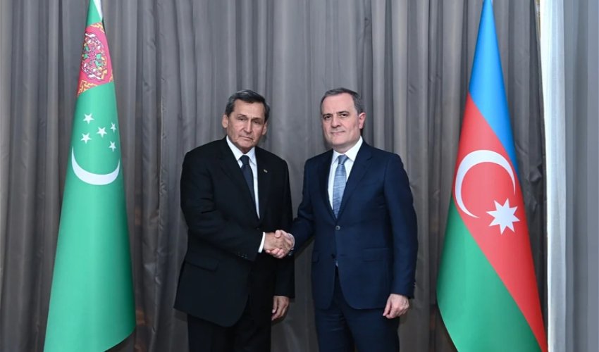 Azərbaycan və Türkmənistan XİN başçıları ikitərəfli əlaqələri müzakirə edib