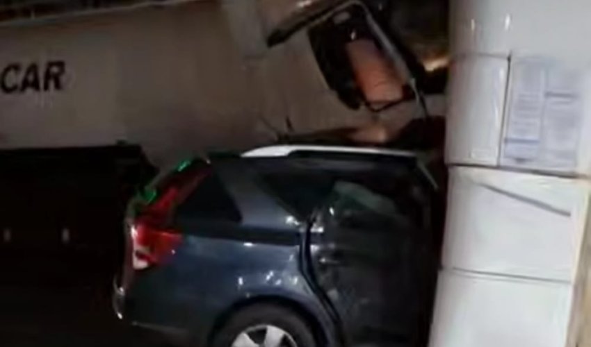 SOCAR-ın yanacaq daşıyan avtomobili Bakıda yanacaqdoldurma məntəqəsinə çırpılıb - video