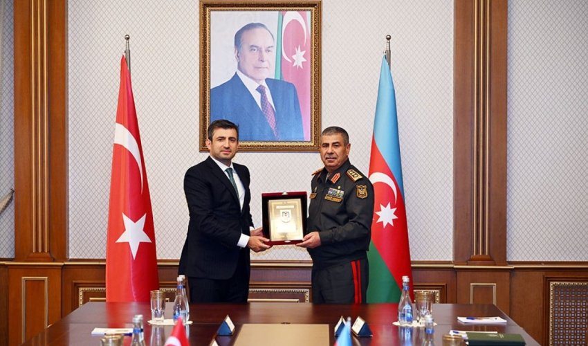 
Zakir Həsənov Selçuk Bayraktarı qəbul edib
