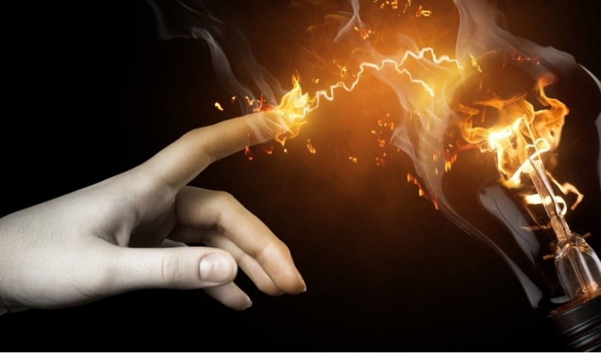 Şəmkirdə qadını elektrik cərəyanı vuraraq öldürüb