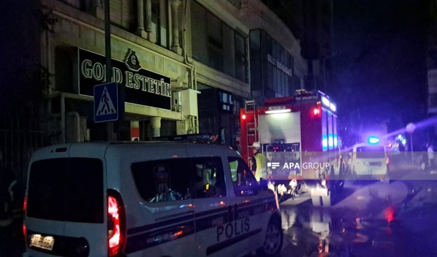 Nərimanovda çoxmərtəbəli binanın zirzəmisində yanğın olub, sakinlər təxliyə olunub