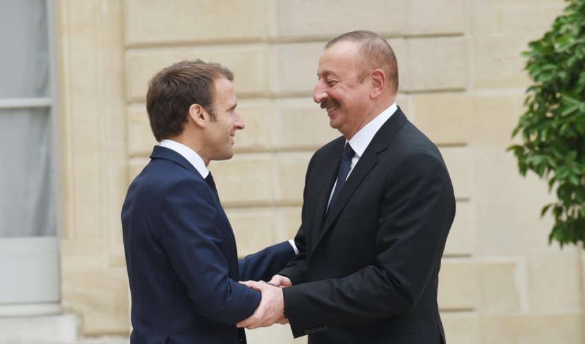 Prezident İlham Əliyev Fransa Prezidenti Emmanuel Makronu təbrik edib