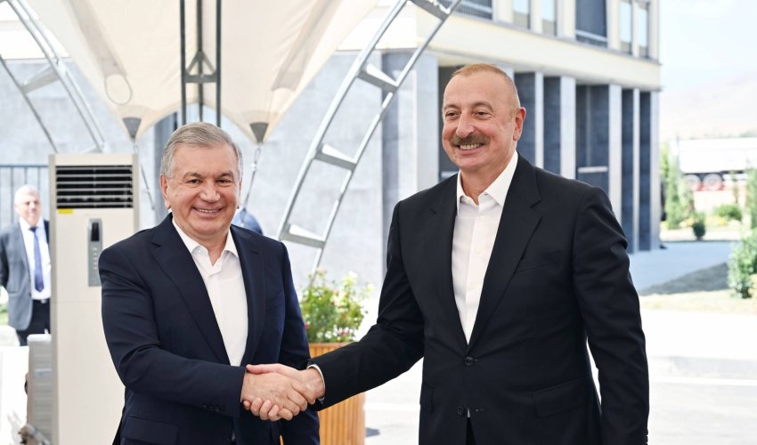 İlham Əliyev Şavkat Mirziyoyevi doğum günü münasibətilə təbrik edib