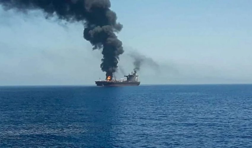 Hörmüzdə tanker minaya düşdü