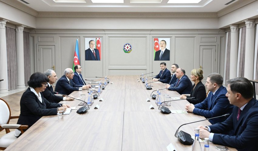 Baş nazir Əli Əsədov Gürcüstanın Baş prokuroru ilə görüşüb