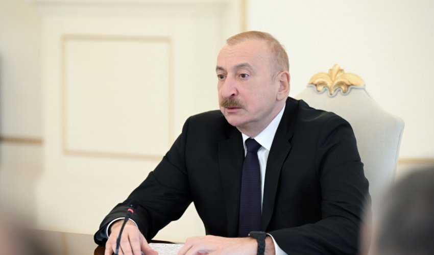 Prezidentlər mətbuata bəyanatlarla çıxış edib