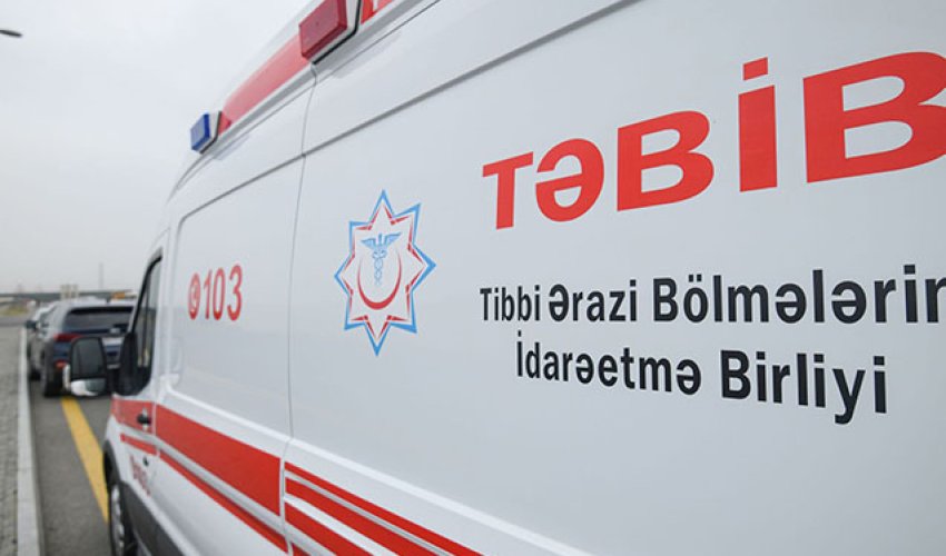 <b>G</b>öygöldə motosikletlə avtomobil toqquşdu, kuryer xəsarət aldı
