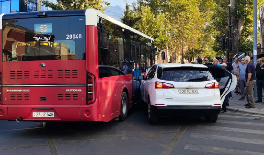 &ldquo;Baku Bus&rdquo; Gəncədə qəzaya düşdü