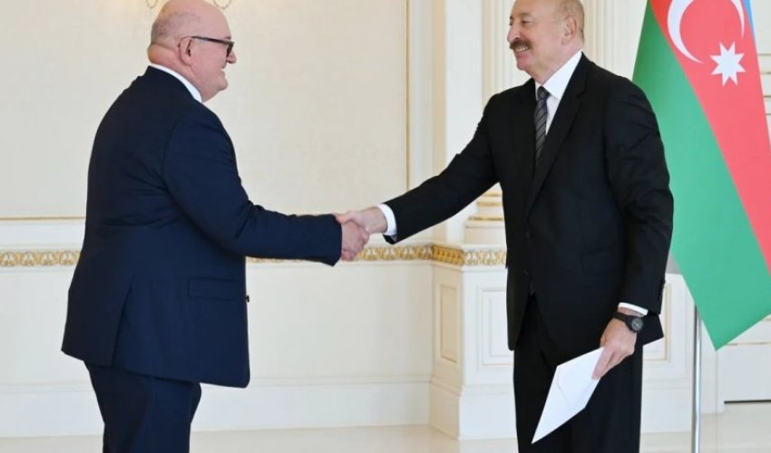 Ильхам Алиев принял верительные грамоты нового посла Великобритании