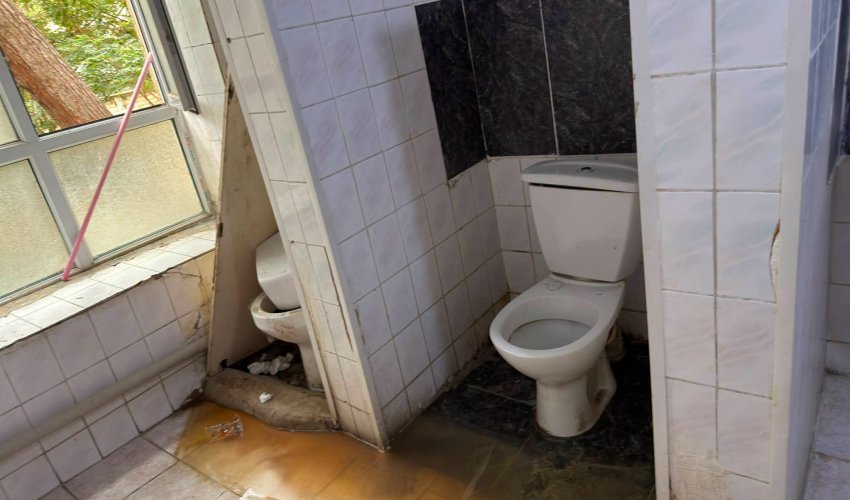 Bakıda uşaq klinikasında natəmizlik iddiası - sanitar qovşaq bu vəziyyətdədir-<span style=