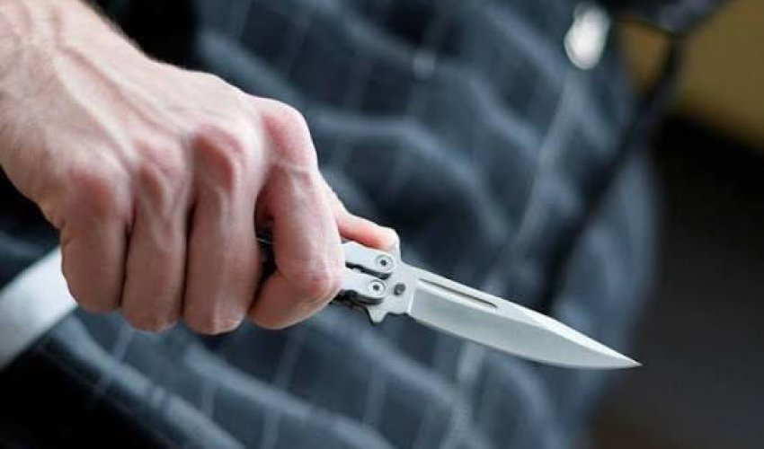 В Агдаше мужчина подозревается в нападении с ножом на жену и 17-летнего сына