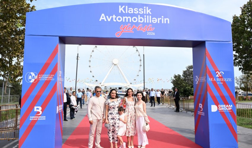Leyla və Arzu Əliyevalar klassik avtomobil sərgisində