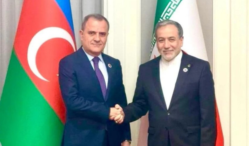 Ceyhun Bayramov Abbas Əraqçi ilə regional məsələləri müzakirə edib