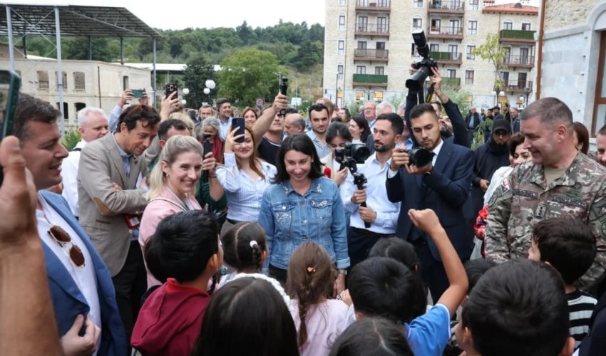 Xarici diplomatlar Şuşanın Birinci yaşayış məhəlləsini ziyarət ediblər