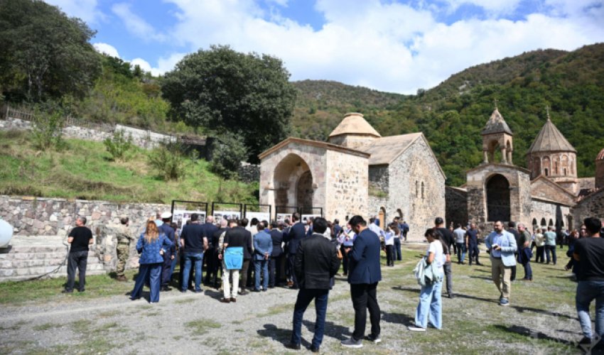 Xarici diplomatlar Xudavəng monastır kompleksini ziyarət ediblər