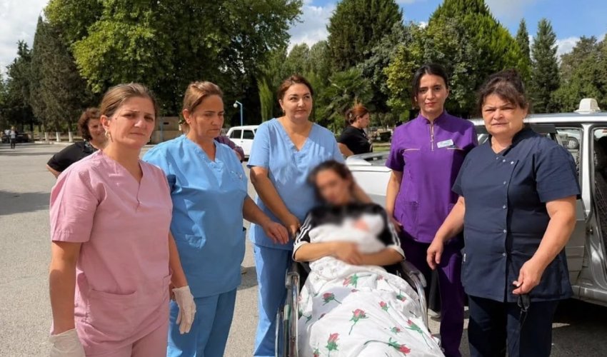 
Bərdədə xəstəxananın həyətində doğuş olub