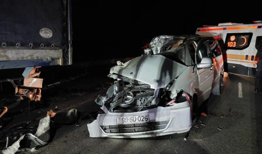 Lənkəranda TIR ilə mikroavtobus toqquşub, ölən və yaralananlar var