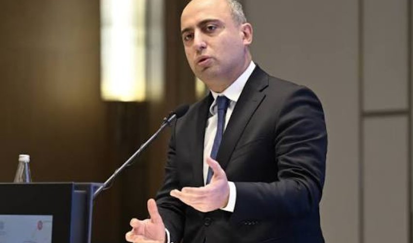 İki aydır Emin Əmrullayevi tapa bilmirəm - deputat nazirə irad bildirdi