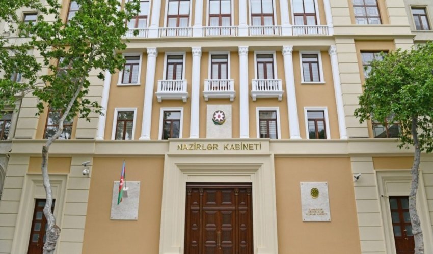 
Nazirlər Kabineti şagirdlərin geyim formasını təsdiqləyib