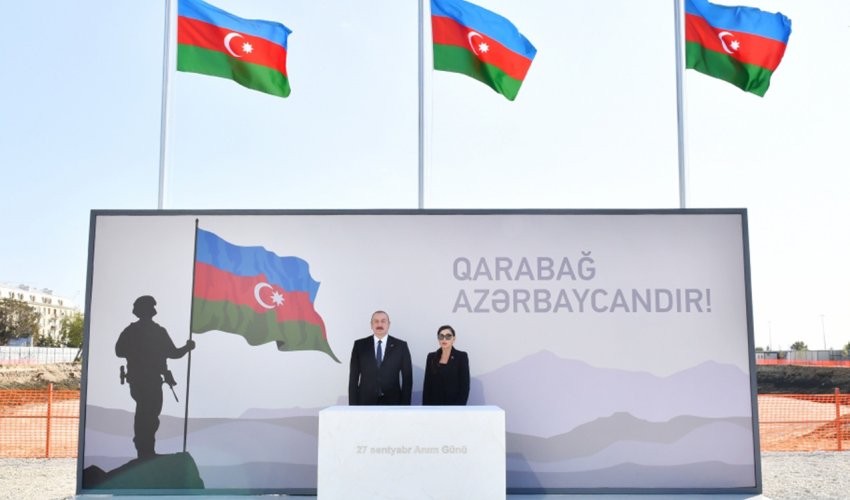 İlham Əliyev və Mehriban Əliyeva Zəfər parkını ziyarət ediblər