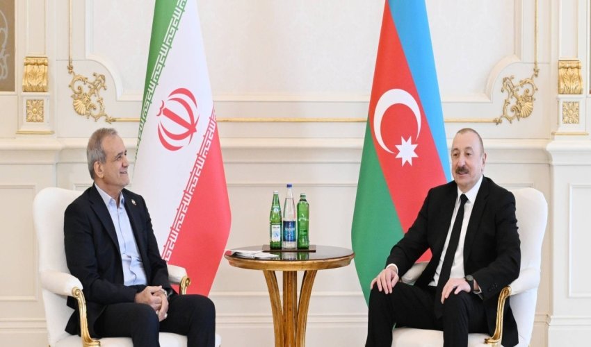Президент Ильхам Алиев позвонил Масуду Пезешкиану