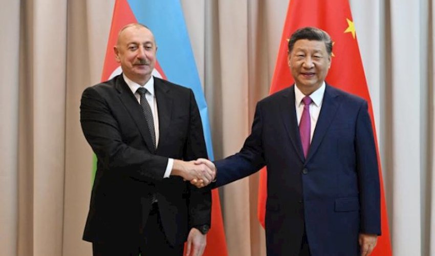 İlham Əliyev Si Cinpini Çinin Milli Günü münasibətilə təbrik edib