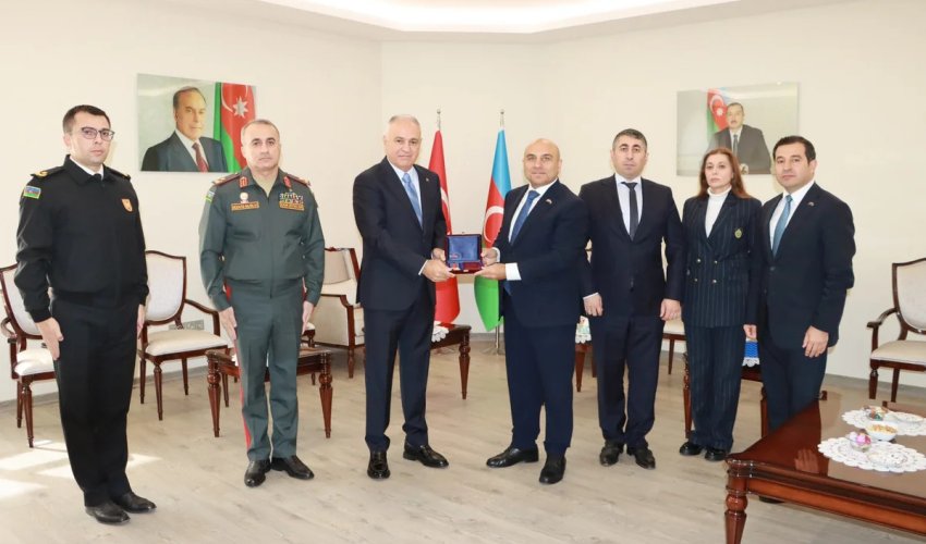 Экс-глава Генштаба ВС Турции награжден медалью Азербайджана
