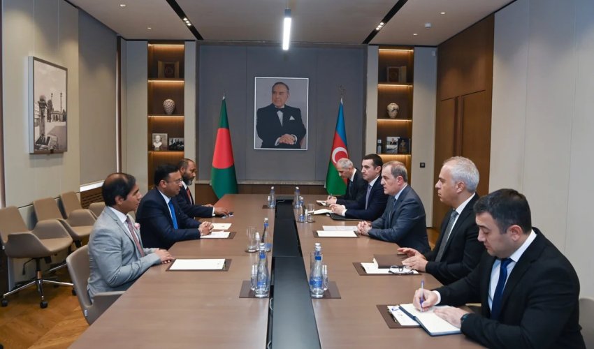 Ceyhun Bayramov Banqladeşin xarici işlər üzrə dövlət naziri ilə görüşüb