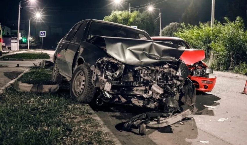 Naftalanda iki avtomobil toqquşub, xəsarət alanlar var