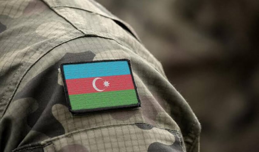 Spikerin müavini : hərbçilər fəlsəfə və ədəbiyyatı da bilməlidirlər