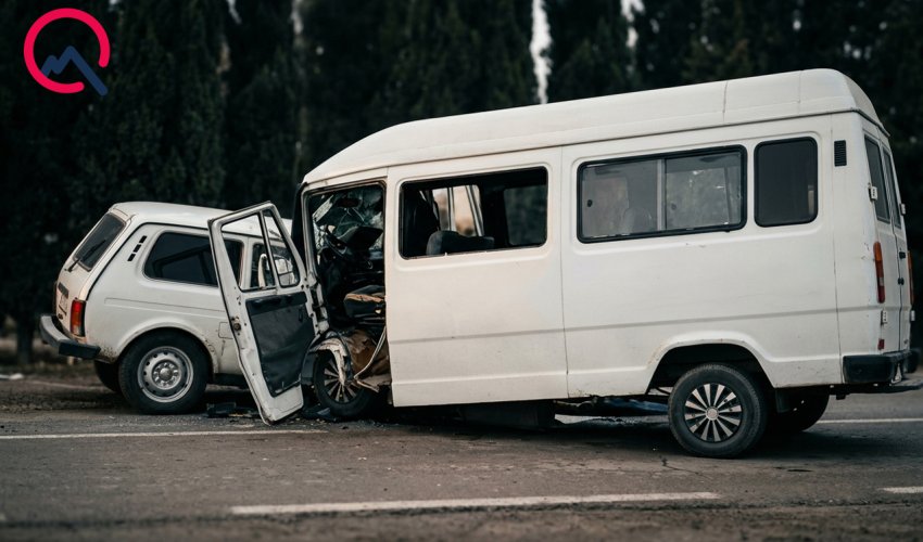 Ağcabədidə &ldquo;Niva&rdquo; mikroavtobusla toqquşub, xəsarət alanlar var