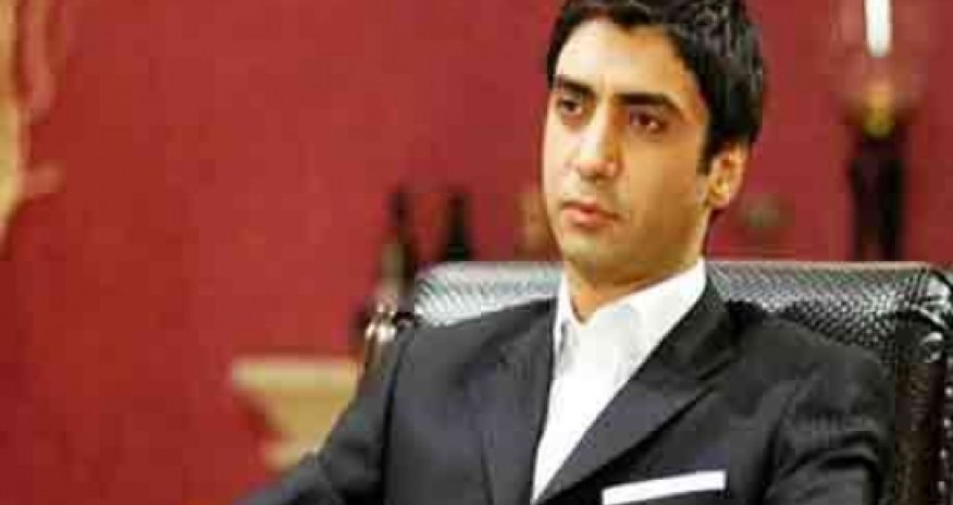 Azərbaycanlı qız Polad Alemdarın yerinə keçdi FOTO