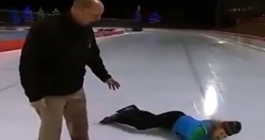 Журналистка продолжила вести репортаж, разбив лицо о лед- ВИДЕО