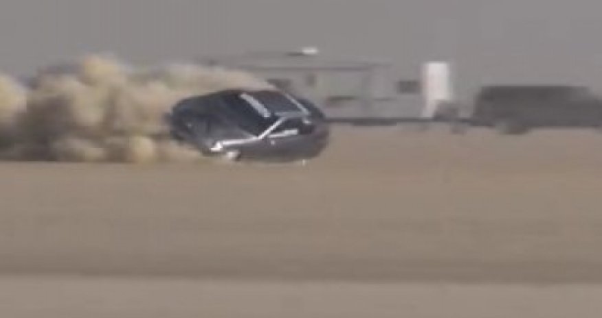 Гонщик чудом остался жив, перевернувшись на скорости 300 км/ч -ВИДЕО