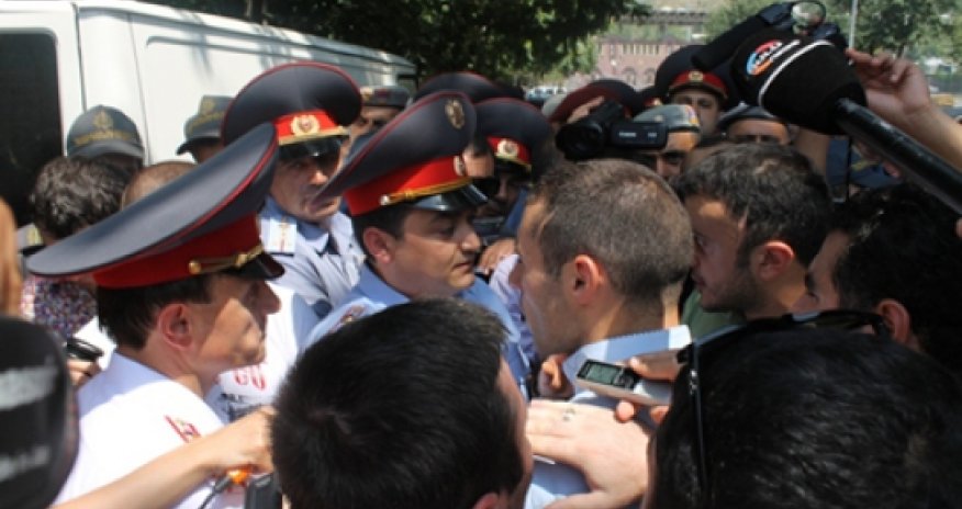 Ermənistanın Gömrük İttifaqından çıxması tələbi ilə aksiya keçirilir