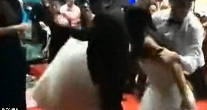 Конфликт между невестой и беременной любовницей нового мужа -ВИДЕО