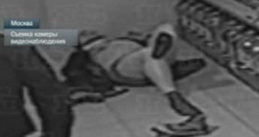 Сын  правозащитницы  украл  водку и разделся в магазине -ВИДЕО