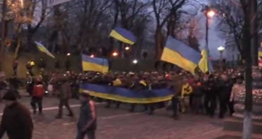 Müxalifət Nazirlər Kabinetinin binasını mühasirəyə aldı