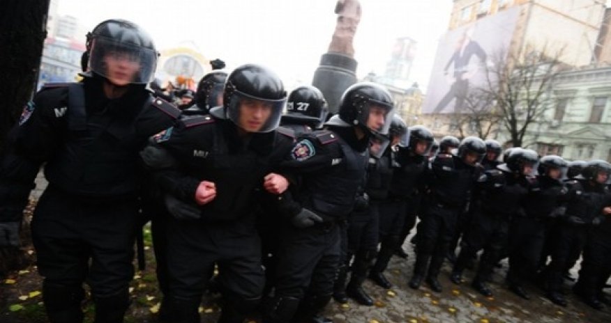 В Киеве  снесли памятник ЛенинуВИДЕО