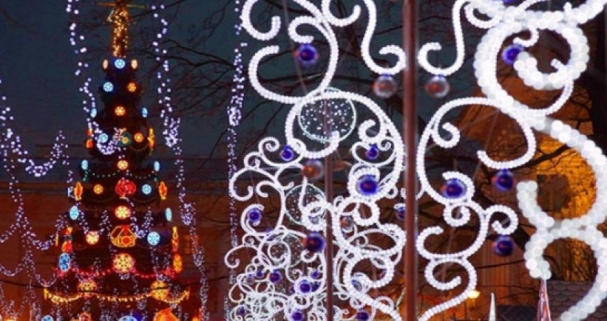 Самая высокая елка на бульваре -ВИДЕО