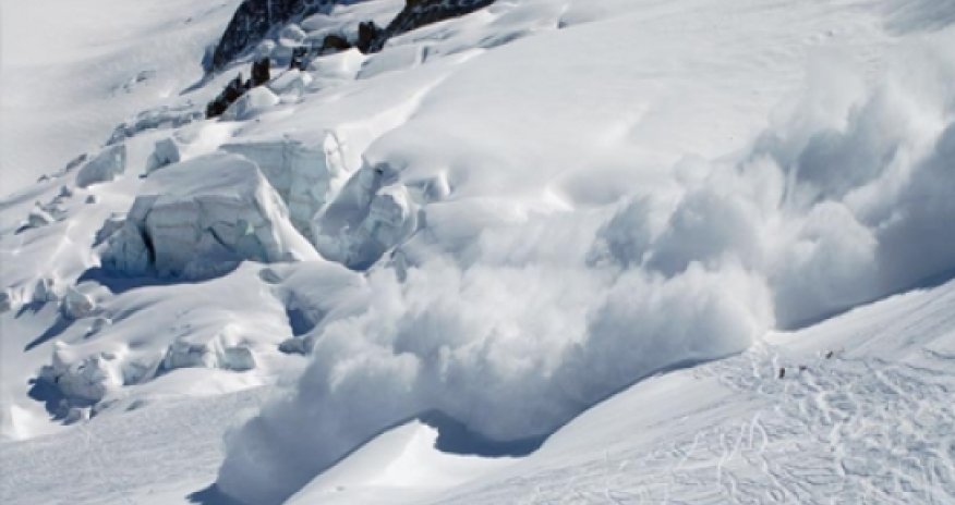 Лавина перекрыла дорогу Губа -Хыналыг, 6 сел потеряли связь с райцентром