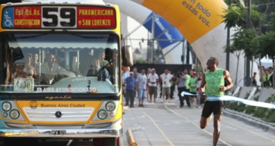 Useyn Bolt avtobusdan sürətli oldu - VİDEO